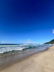Praia a menos de 3h de São Paulo Conheça Maresias